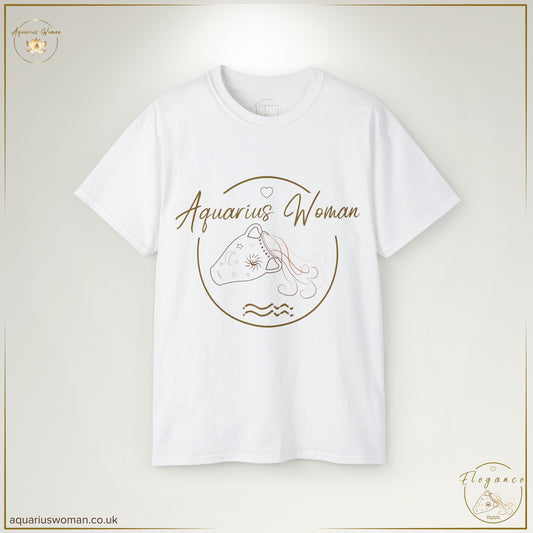 The ‘Aquarius Woman Original Logo’ Tee in White features an elegant, minimalist water jug design with celestial accents. A refined tribute to the wisdom, creativity, and visionary spirit of Aquarius women.